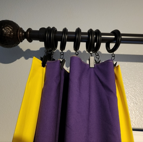 Bedding and curtains full size comforter thread count 200. Curtains and pillow - Picture 4 of 4